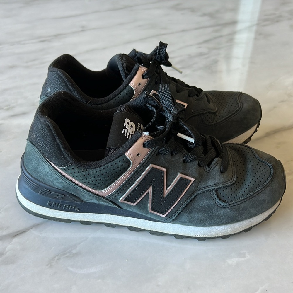 New balance black sneakers 574